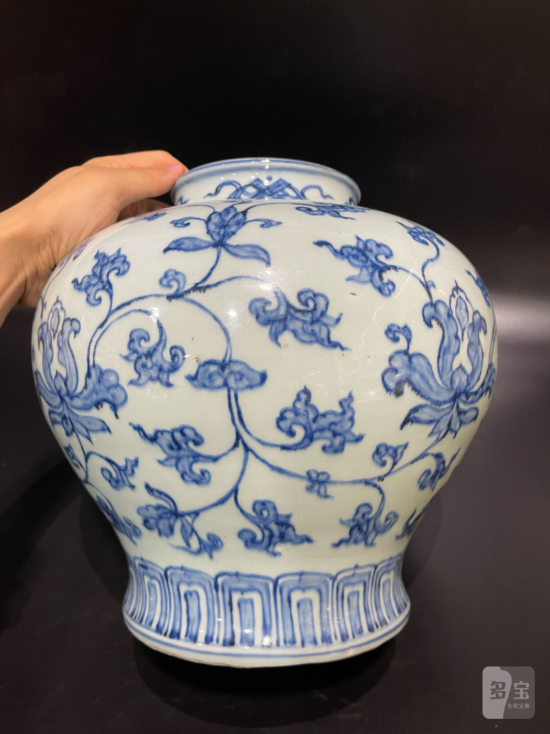 明成化 青花缠枝莲纹罐 - 图4